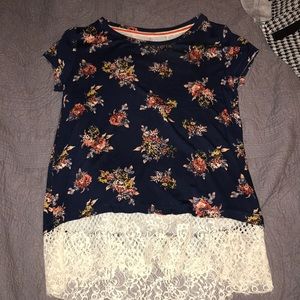 Lace-end floral tee